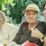 Menschen mit Demenzerkrankungen sind bei Hitzewellen besonders gefährdet.
