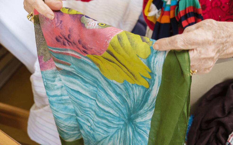 leichtes, buntes Seidentuch