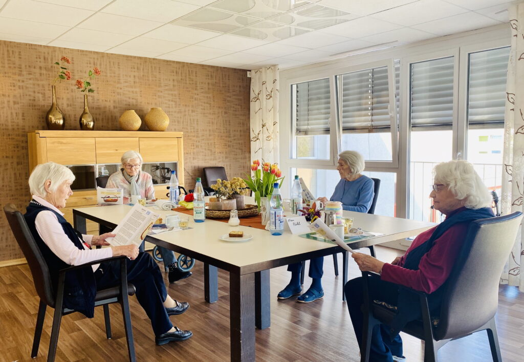 Zeitungsrunde im Haus Stephanus in Alsfeld
