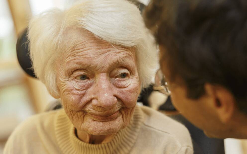Seniorin im Porträt