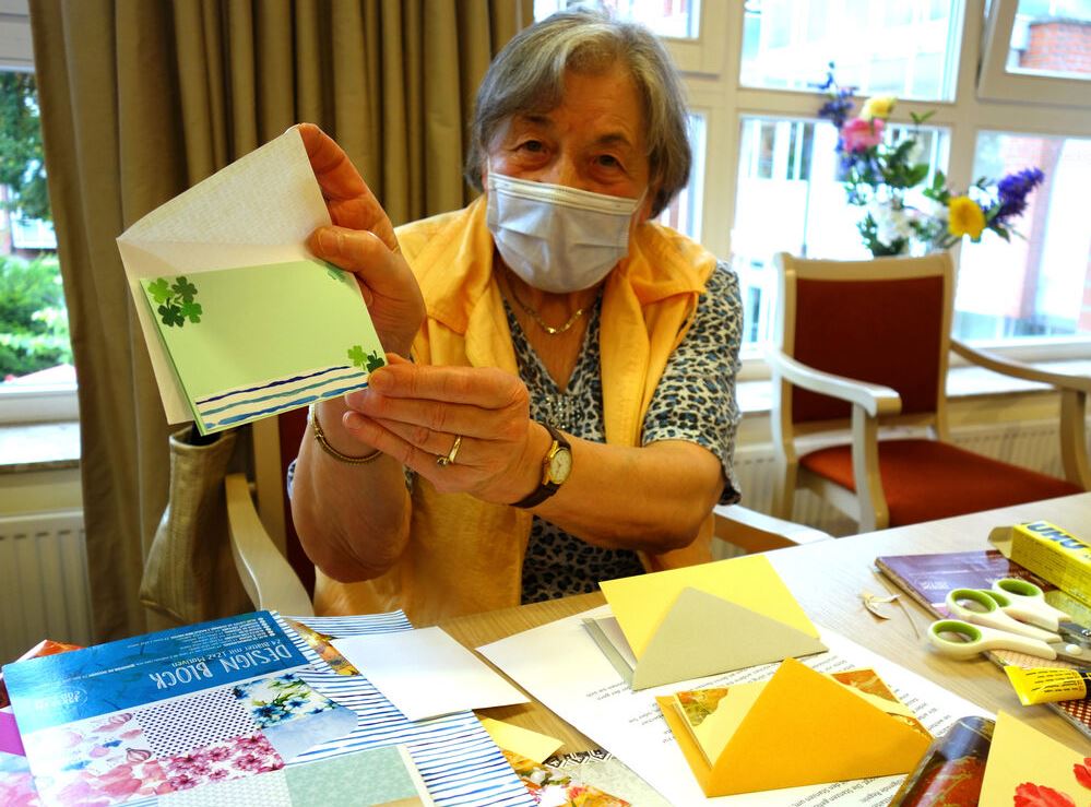 Karten basteln, Foto: Werner Krüper