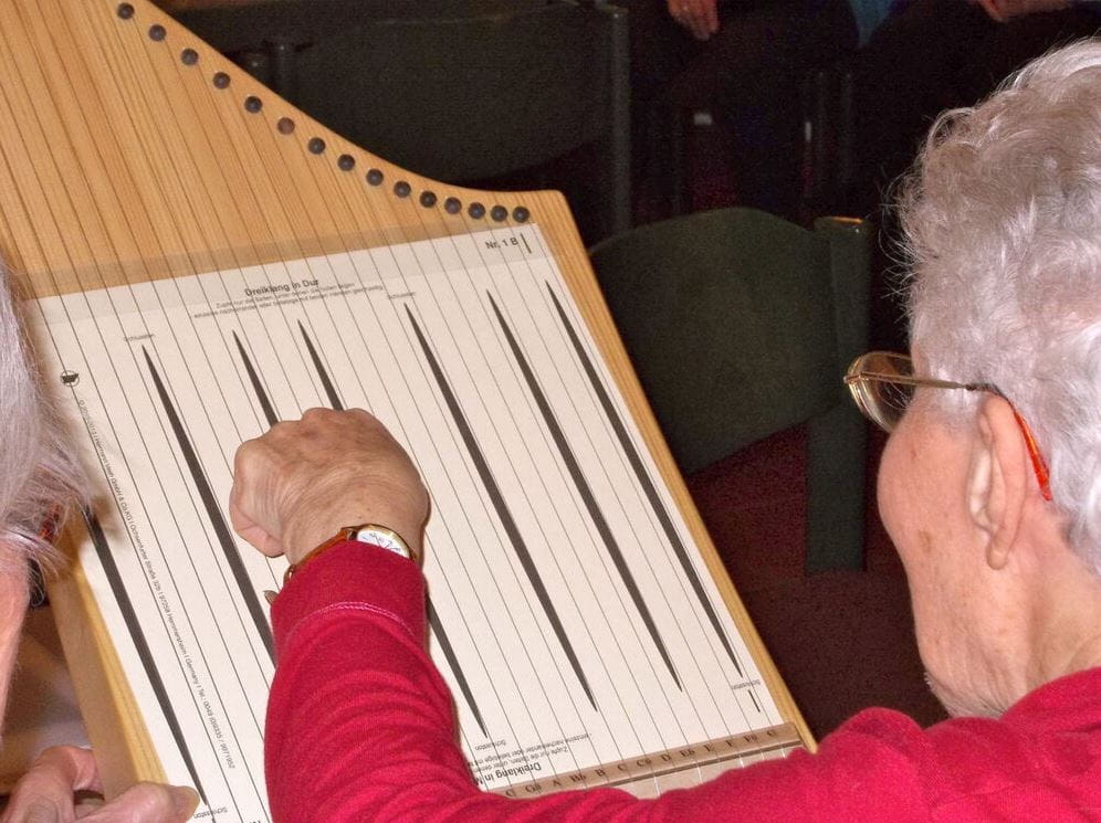 Seniorin Musikinstrument