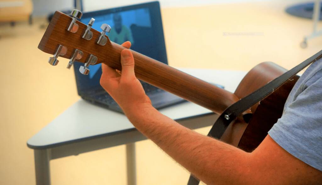 Gitarre und Tablet