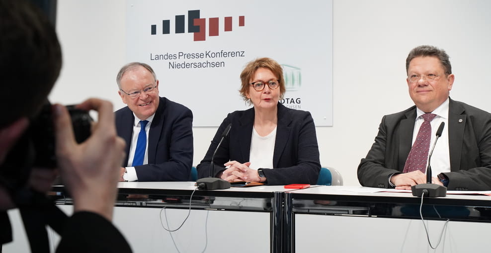 inisterpräsident Stephan Weil hat das Kabinett darüber informiert, dass Daniela Behrens Nachfolgerin des wegen seines Wechsels in das Bundesverteidigungsministerium zurückgetretenen Ministers für Inneres und Sport, Boris Pistorius, werden und dass Dr. Andreas Philippi als neuer Minister für Soziales, Arbeit, Gesundheit und Gleichstellung auf Daniela Behrens folgen soll.