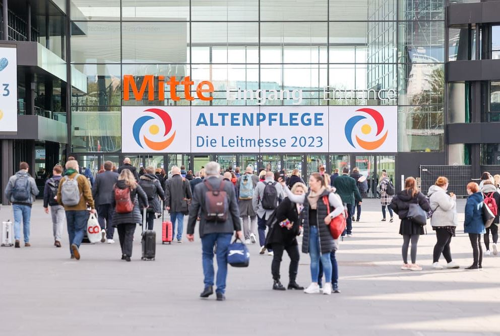 Eingang zur Altenpflege2023