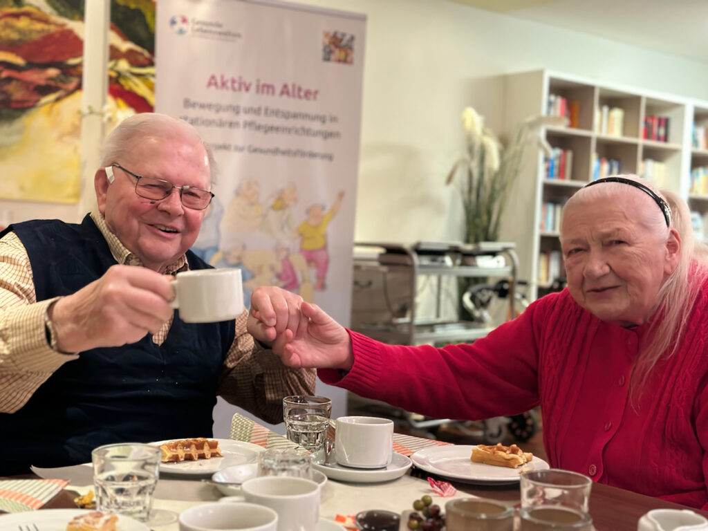„Aktiv im Alter“ ist ein Gemeinschaftsprojekt vom Haus Stephanus, dem Verband der Ersatzkassen, Landesvertretung Hessen, und dem Verein Mehr Zeit für Kinder e. V., Frankfurt.