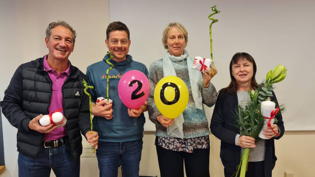 Der Vorstand des Dachverbands Clowns in Clowns in Medizin und Pflege Deutschland e.V. (v.l.n.r Rainer Bormuth, Sven Wolfers, Julia Wiegmann, Elisabeth Makepeace-Vondrak) freut sich über das Verbandsjubiläum