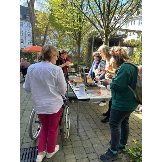 Austausch beim Nachbarschaftsfest