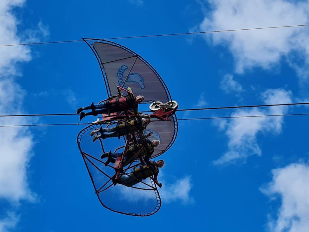 Bewohner:innen im Paraglider