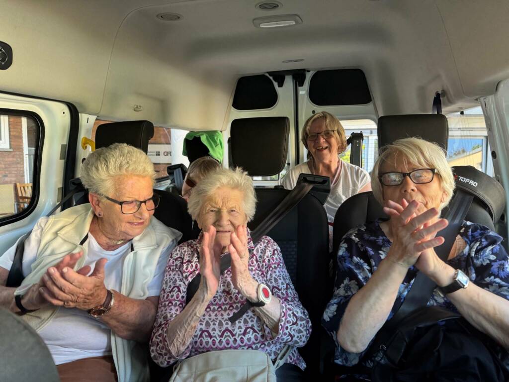 Senioren im Bus
