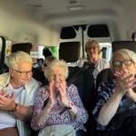 Senioren im Bus